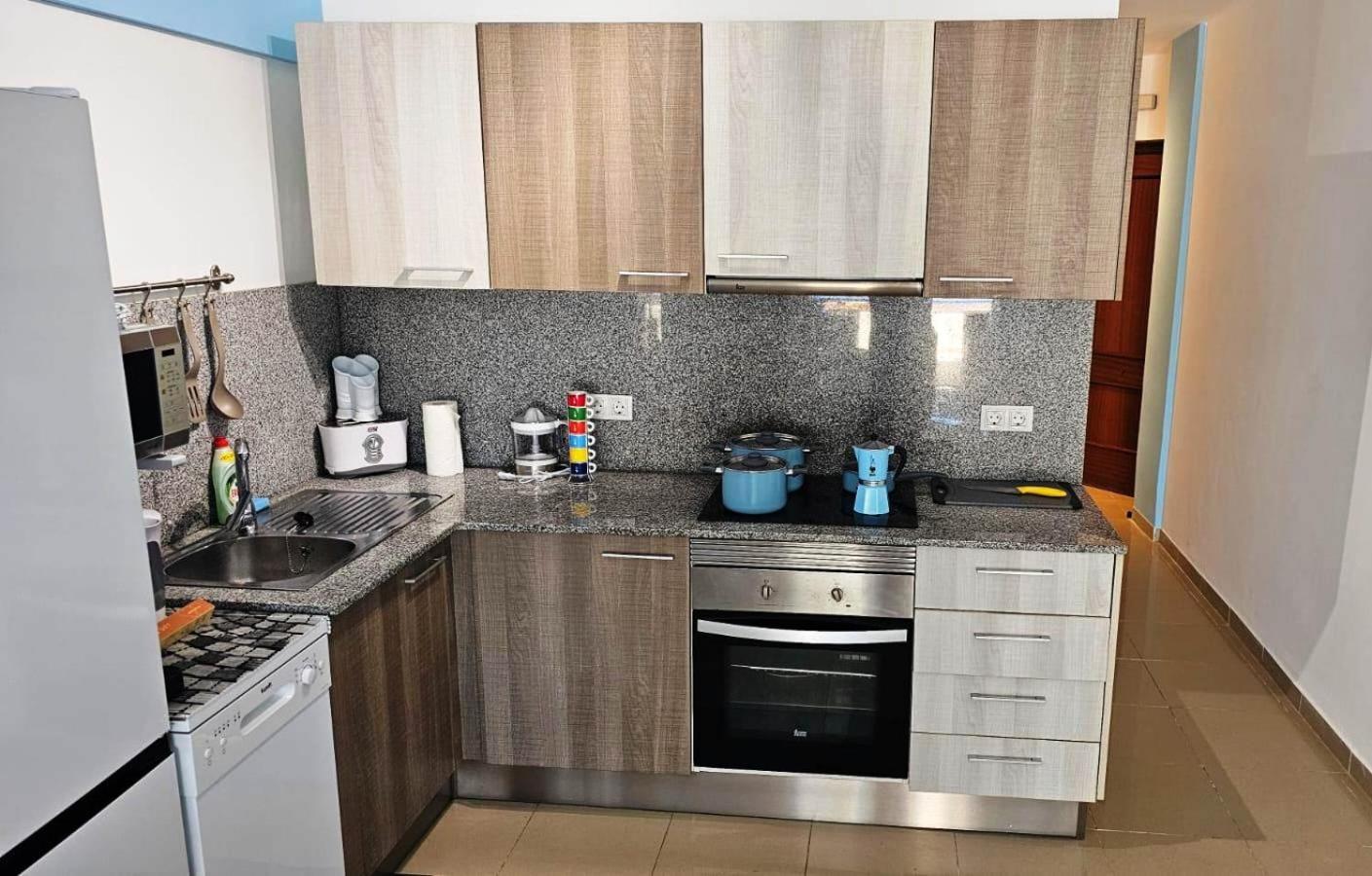 Blue Bay Paradise - Beach Front Apartment With Sea View Playa Paraiso  Buitenkant foto
